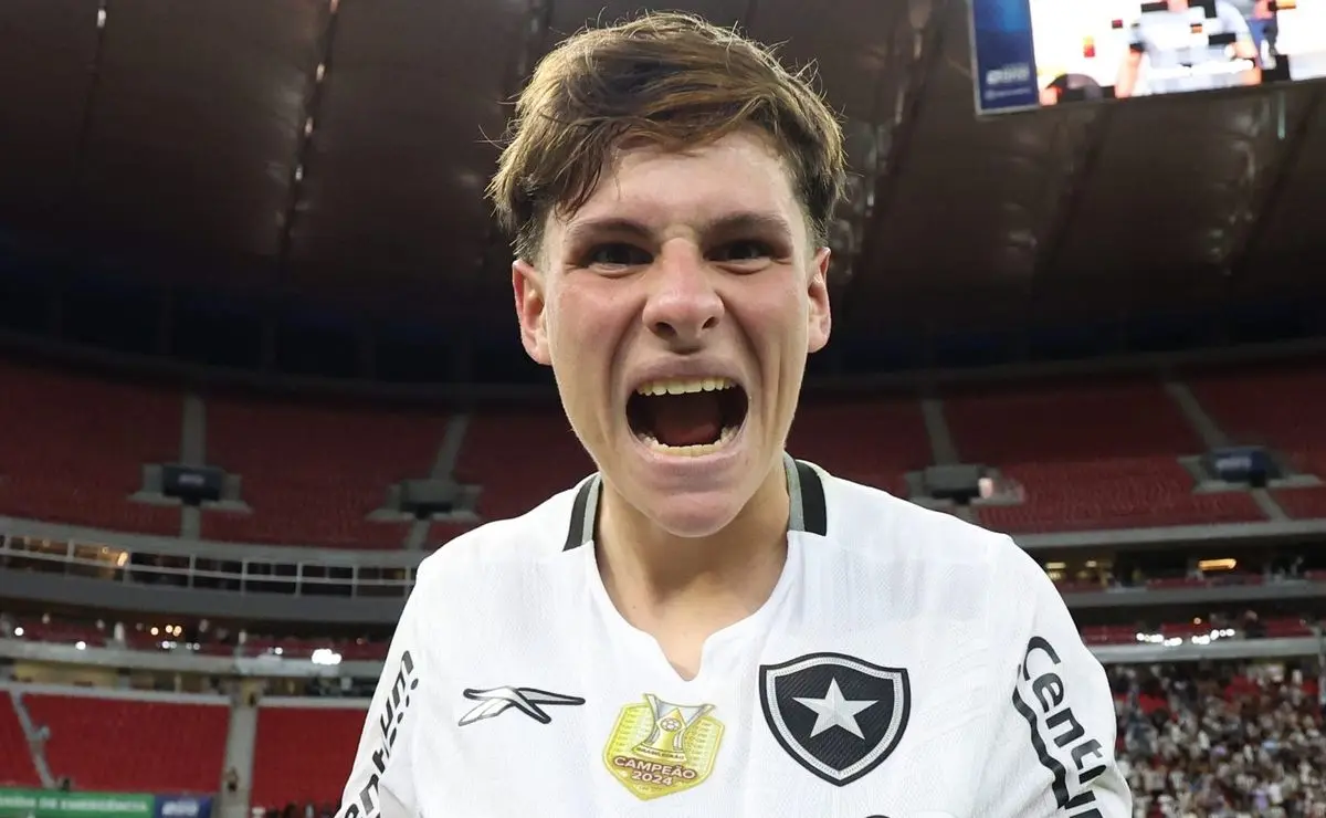 Álvaro Montoro celebra conquista no clássico e louva a unidade da equipe do Botafogo