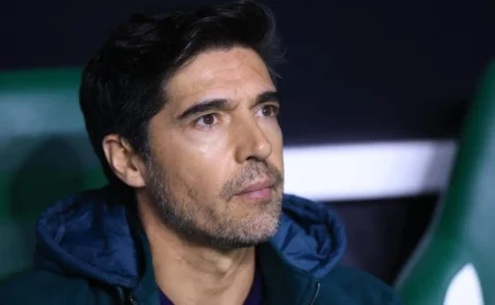 Abel Ferreira: Emoção às Lágrimas em Campo e na Coletiva após Classificação Abel Ferreira: Emoção às Lágrimas em Campo e na Coletiva após Classificação