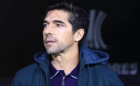 Abel Ferreira relembra vitória controversa sobre o São Paulo para destacar a virada do Palmeiras contra a LDU Abel Ferreira relembra vitória controversa sobre o São Paulo para destacar a virada do Palmeiras contra a LDU