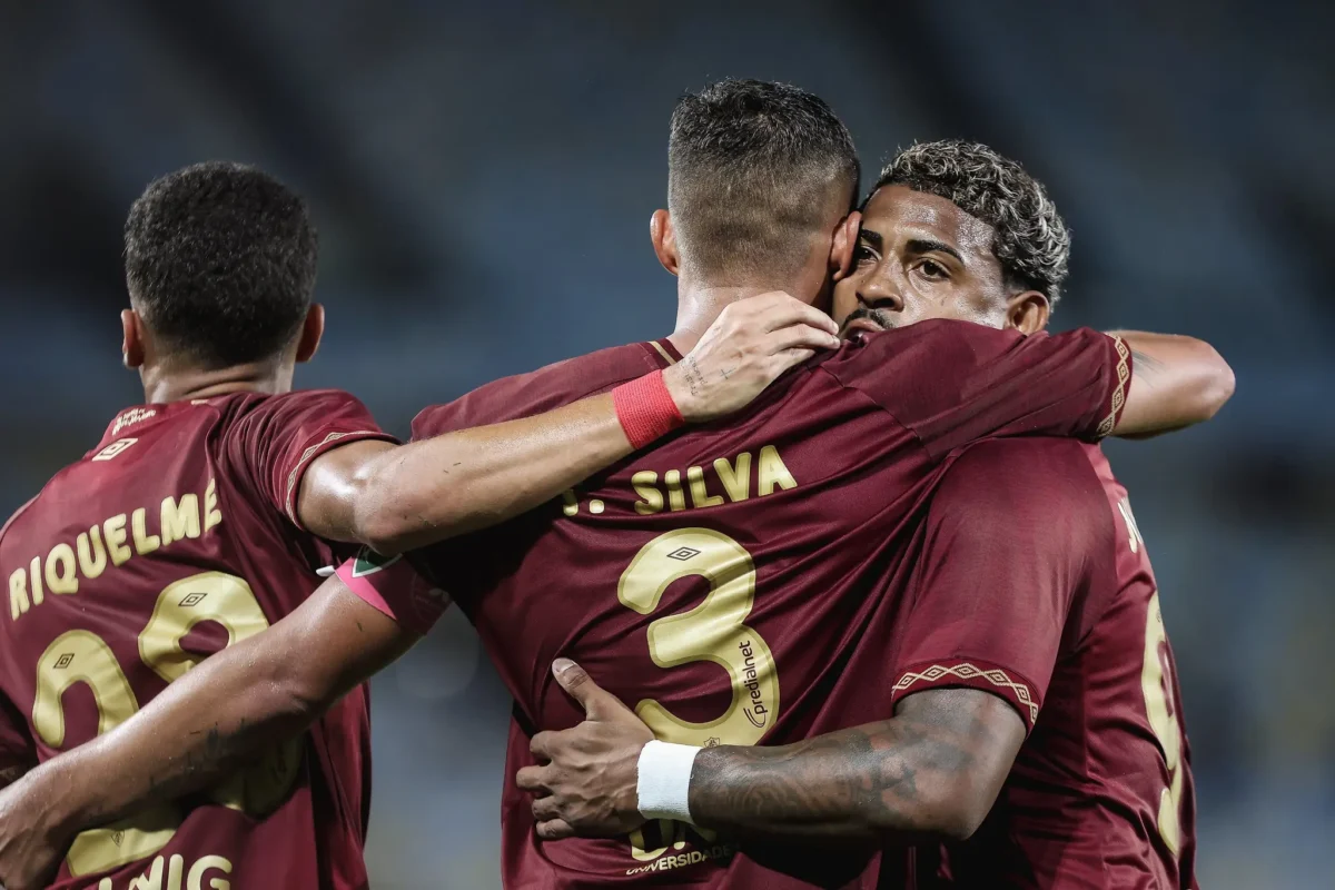 Análise: Fluminense consegue escapatória em noite de futebol insatisfatório e precisa melhorar a cada jogo para ir à Libertadores Análise: Fluminense consegue escapatória em noite de futebol insatisfatório e precisa melhorar a cada jogo para ir à Libertadores