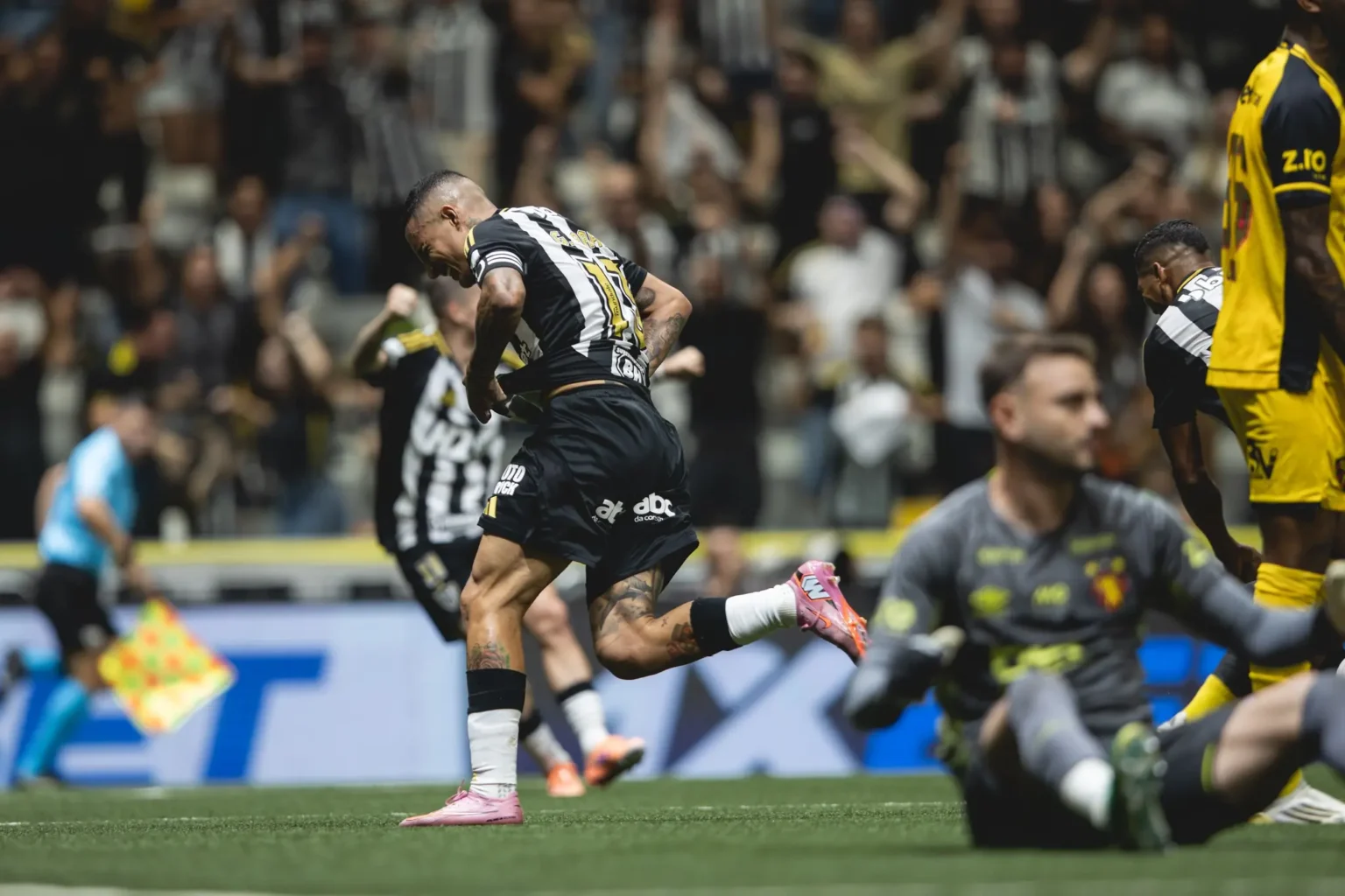 Aranha admite fase difícil no Atlético-MG Aranha admite fase difícil no Atlético-MG