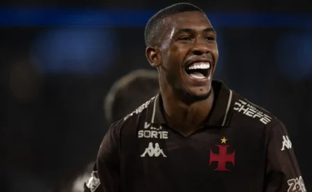 Arnaldo Ribeiro: Rayan do Vasco é comparado a ex-Botafogo, tipo o Luiz Henrique Arnaldo Ribeiro: Rayan do Vasco é comparado a ex-Botafogo, "tipo o Luiz Henrique"