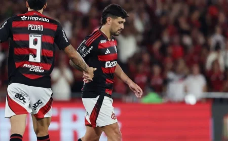 Arrascaeta Pinta a Trave e Quase Abre o Placar Para o Flamengo na Decisão Contra o Racing Pela Libertadores Arrascaeta Pinta a Trave e Quase Abre o Placar Para o Flamengo na Decisão Contra o Racing Pela Libertadores