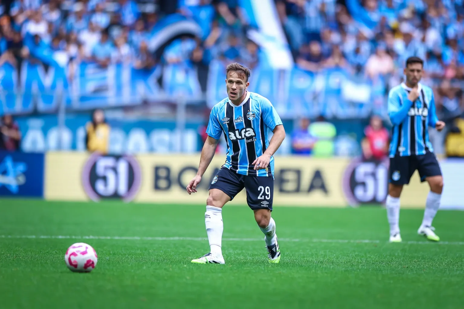 Arthur, em alta no Grêmio, mira retorno à Seleção Brasileira Arthur, em alta no Grêmio, mira retorno à Seleção Brasileira