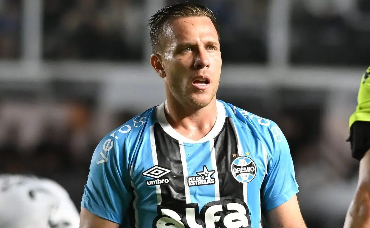 Arthur é o rei das passes certas no Brasileirão desde seu retorno ao Grêmio Arthur é o rei das passes certas no Brasileirão desde seu retorno ao Grêmio