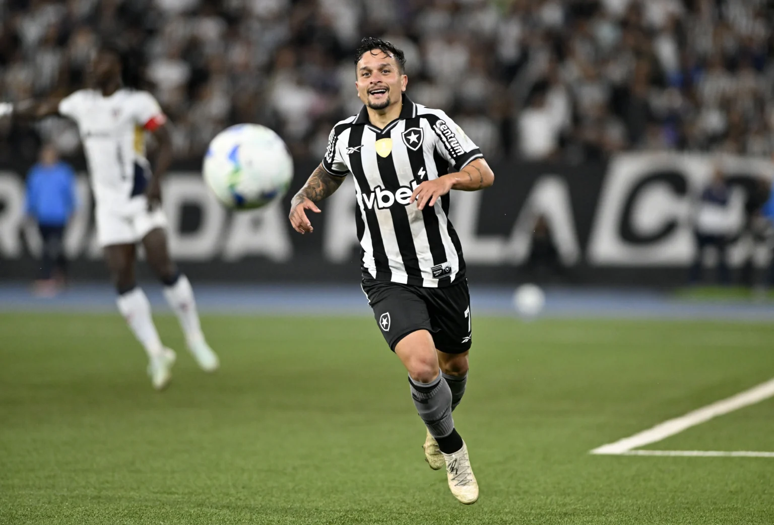 Artur busca convite no Botafogo, abre mão de folga e dedica-se ao treino "Artur busca convite no Botafogo, abre mão de folga e dedica-se ao treino"