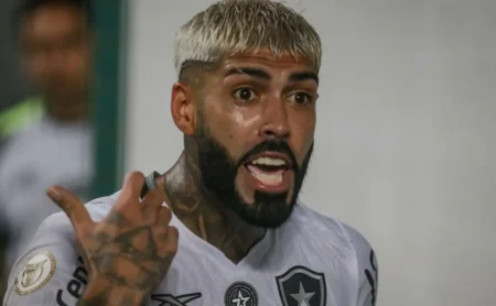 Barboza abre o coração sobre a situação nos bastidores: Estive muito perto de deixar o Botafogo Barboza abre o coração sobre a situação nos bastidores: "Estive muito perto de deixar o Botafogo"