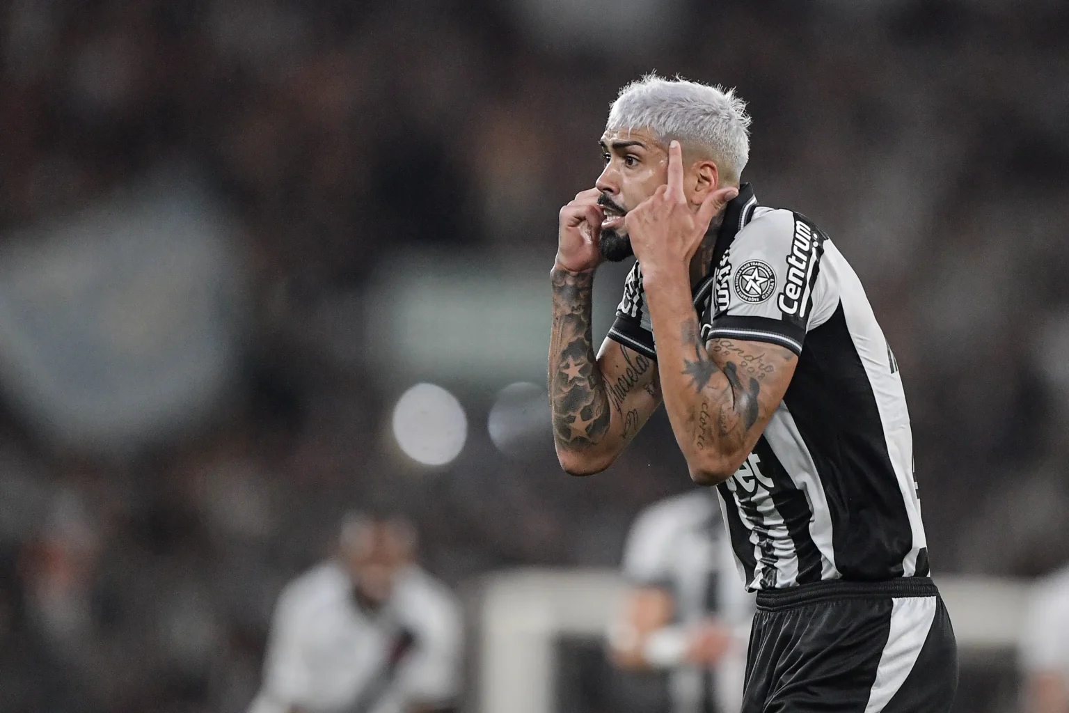 Barboza, do Botafogo, lidera o Brasileirão em cartões amarelos recebidos Barboza, do Botafogo, lidera o Brasileirão em cartões amarelos recebidos