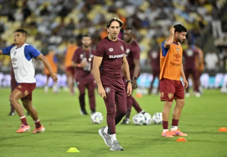 Bastidores: Fluminense internamente satisfeito com proximidade de Zubeldía com jogadores Bastidores: Fluminense internamente satisfeito com proximidade de Zubeldía com jogadores