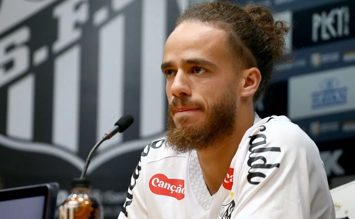 Billal Brahimi continua na mira do Santos, mas não é a primeira escolha de Vojvoda