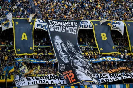 Boca Juniors presta tributo a Miguel Ángel Russo na primeira partida após a morte; fotos