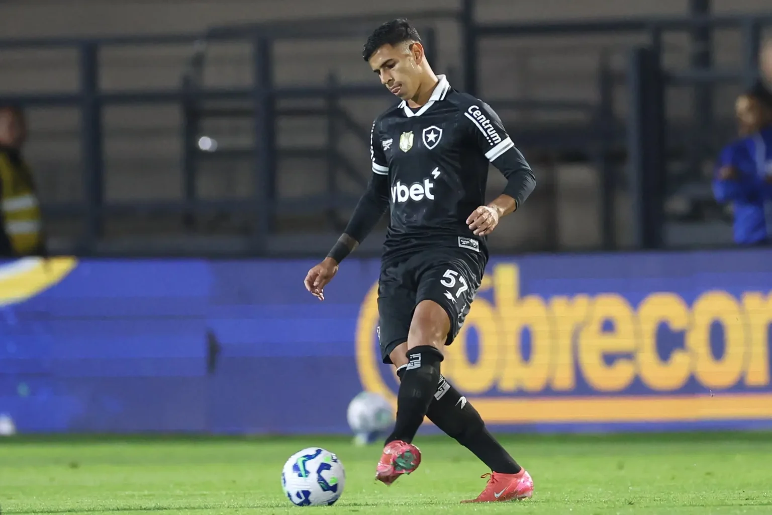 Botafogo: David Ricardo retorna à zaga para encarar o Mirassol Botafogo: David Ricardo retorna à zaga para encarar o Mirassol