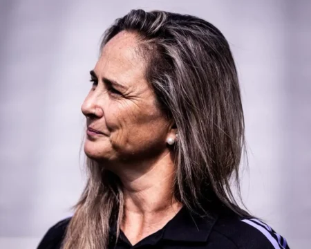 Brasileira comanda equipe com a maior sequência de vitórias do mundo: "Gostamos do desafio"