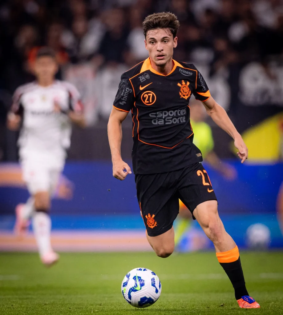 Breno Bidon Revela Evolução Pessoal e Mudança de Posição no Corinthians