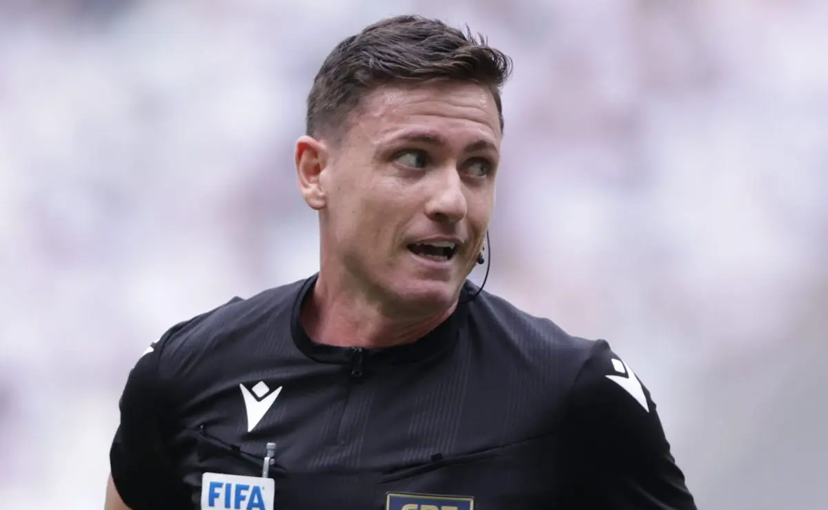 CBF divulga áudio do VAR de São Paulo X Palmeiras e esclarece decisão de Ramon Abatti sobre pênalti CBF divulga áudio do VAR de São Paulo X Palmeiras e esclarece decisão de Ramon Abatti sobre pênalti