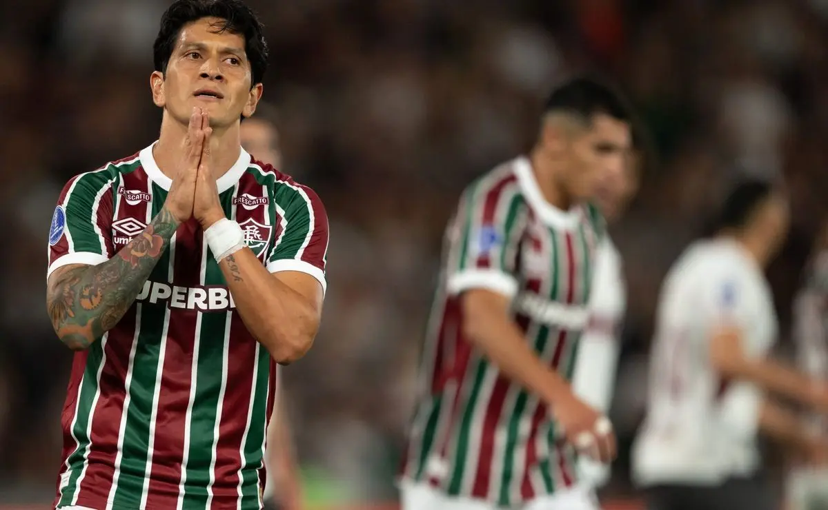 Cano em momento crucial no Fluminense: diálogo com Zubeldía e busca pelo faro de gol