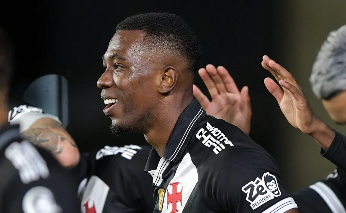Carlos Cuesta, zagueiro do Vasco, é um dos colombianos mais valiosos na América do Sul