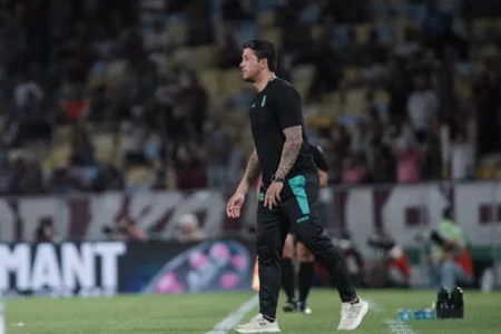 Carpini critica arbitrariedade em derrota do Juventude: Se fosse o Fábio não daria escanteio Carpini critica arbitrariedade em derrota do Juventude: "Se fosse o Fábio não daria escanteio"