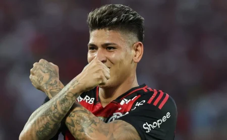 Carrascal Determina, Enfatizando a Força do Flamengo no Maracanã Pós-Vitória Sobre o Racing Carrascal Determina, Enfatizando a Força do Flamengo no Maracanã Pós-Vitória Sobre o Racing