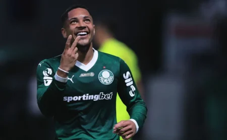 Casagrande elogia o Palmeiras e crava: Vitor Roque ‘merece muito’ a Seleção Brasileira Casagrande elogia o Palmeiras e crava: Vitor Roque 'merece muito' a Seleção Brasileira