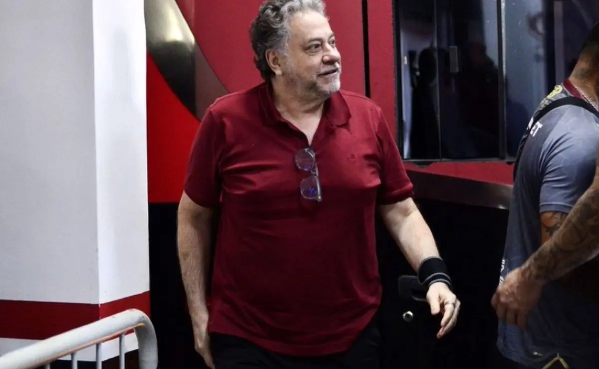 Casares altera rotina e visita CT da Barra Funda para unir elenco do São Paulo com auxílio de braço direito Casares altera rotina e visita CT da Barra Funda para unir elenco do São Paulo com auxílio de braço direito