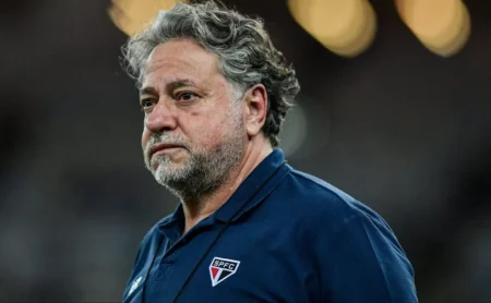 Casares convoca reunião para unir elenco, mas terá de superar o clima negativo por atraso salarial