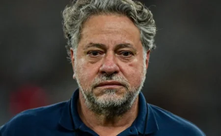 Casares se Dá Mal e São Paulo Irá a Julgamento por Cants Homofóbicos contra Corinthians Casares se Dá Mal e São Paulo Irá a Julgamento por Cants Homofóbicos contra Corinthians