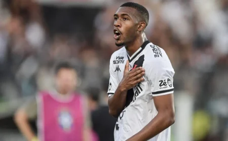 Chegada de Fernando Diniz ao Vasco faz Raí deslanchar no segundo semestre pelo Brasileiro Chegada de Fernando Diniz ao Vasco faz Raí deslanchar no segundo semestre pelo Brasileiro