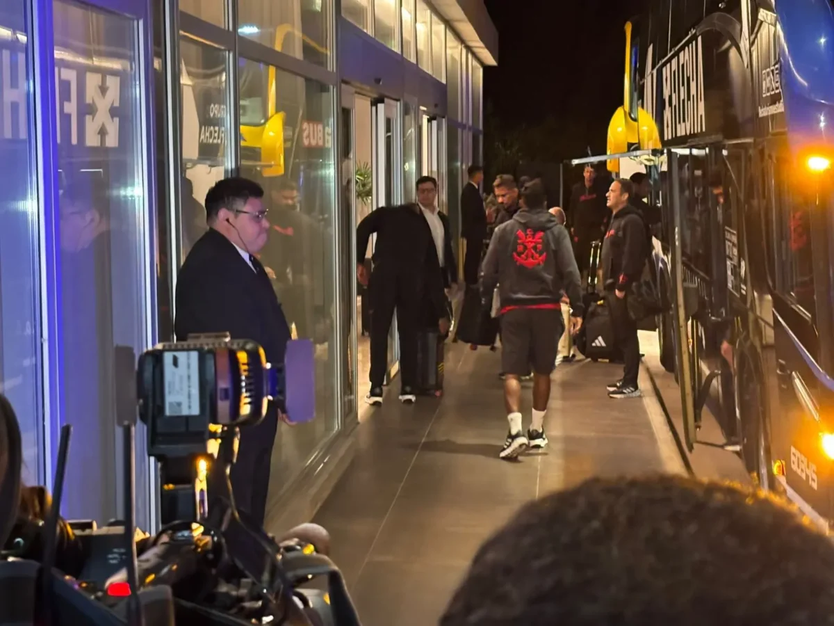 Chegada do Flamengo a Buenos Aires para o jogo decisivo contra o Racing Chegada do Flamengo a Buenos Aires para o jogo decisivo contra o Racing