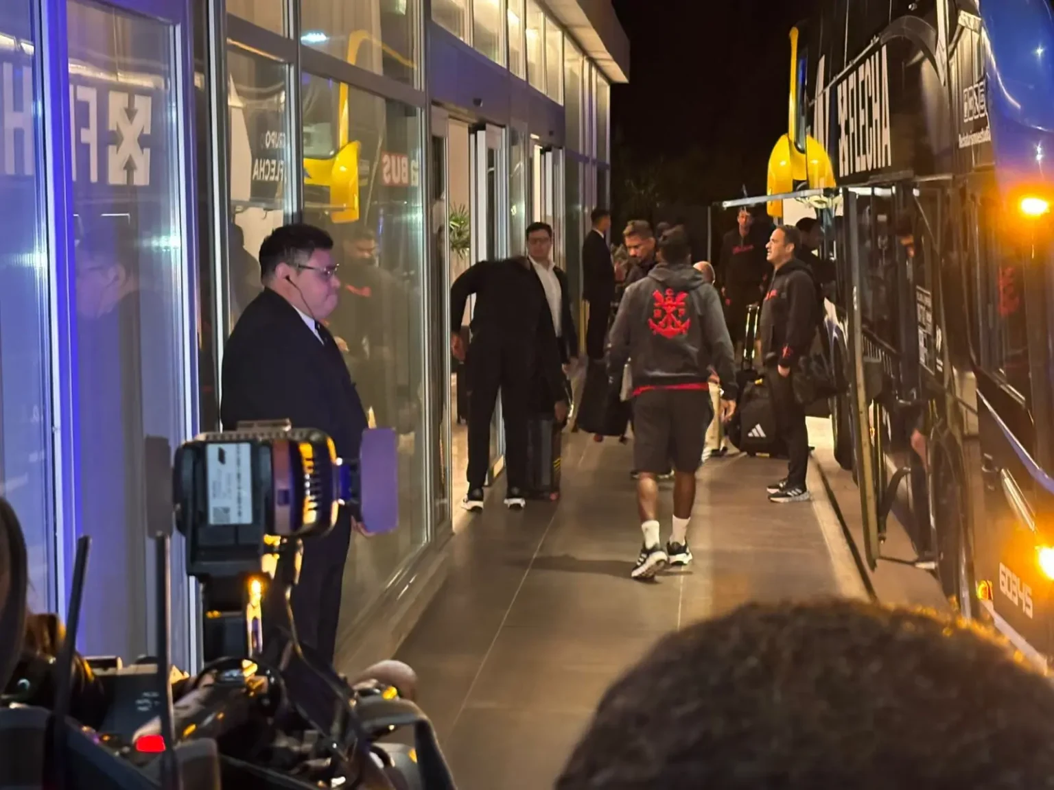 Chegada do Flamengo a Buenos Aires para o jogo decisivo contra o Racing Chegada do Flamengo a Buenos Aires para o jogo decisivo contra o Racing