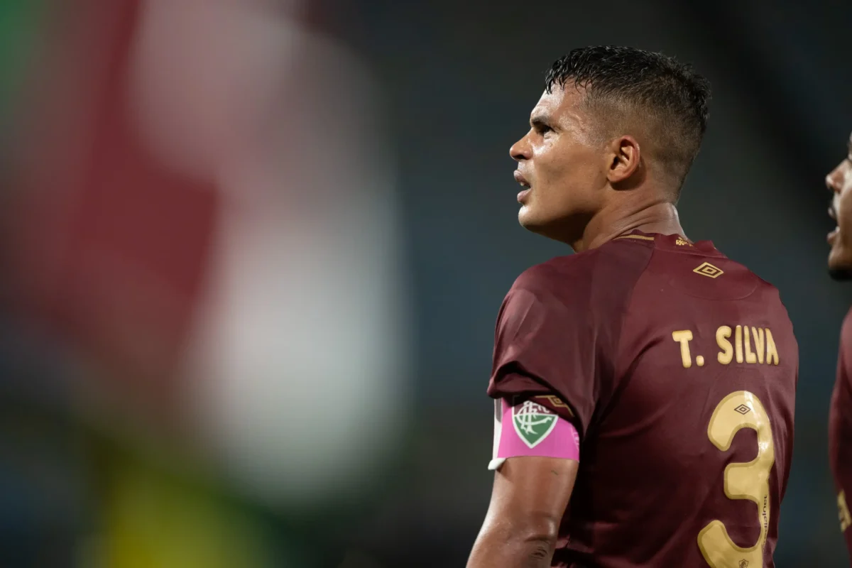 Cobrança Excessiva? Zubeldía e Thiago Silva Pedem Calma à Torcida do Fluminense Cobrança Excessiva? Zubeldía e Thiago Silva Pedem Calma à Torcida do Fluminense