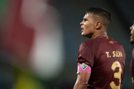 Cobrança Excessiva? Zubeldía e Thiago Silva Pedem Calma à Torcida do Fluminense Cobrança Excessiva? Zubeldía e Thiago Silva Pedem Calma à Torcida do Fluminense