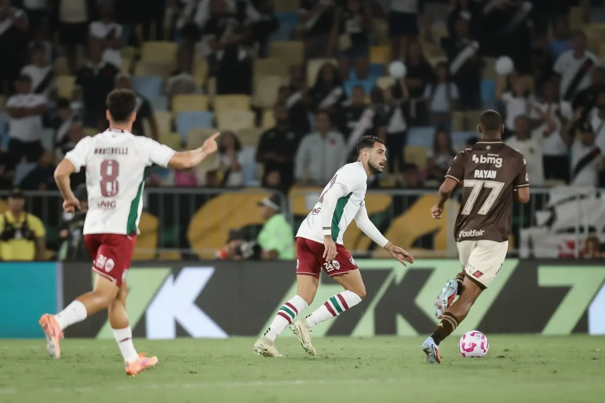 Com Freytes fora, Zubeldía cogita alteração na defesa do Fluminense Com Freytes fora, Zubeldía cogita alteração na defesa do Fluminense
