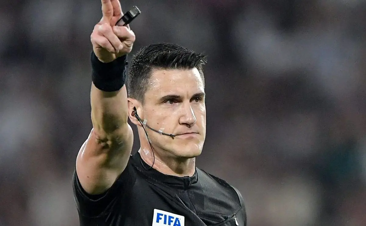 Com a confiança da CBF, Rafael Klein arbitrará Santos x Vitória pelo Brasileirão. Com a confiança da CBF, Rafael Klein arbitrará Santos x Vitória pelo Brasileirão.