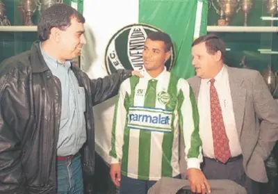 Como o Palmeiras usou a Juventude para driblar o São Paulo e contratar Cafu