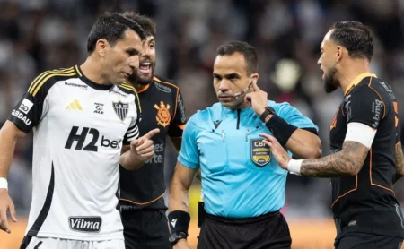 Corinthians: Dobra de Facilidade na Obtenção de Cartões Contra o Internacional no Brasileirão Corinthians: Dobra de Facilidade na Obtenção de Cartões Contra o Internacional no Brasileirão