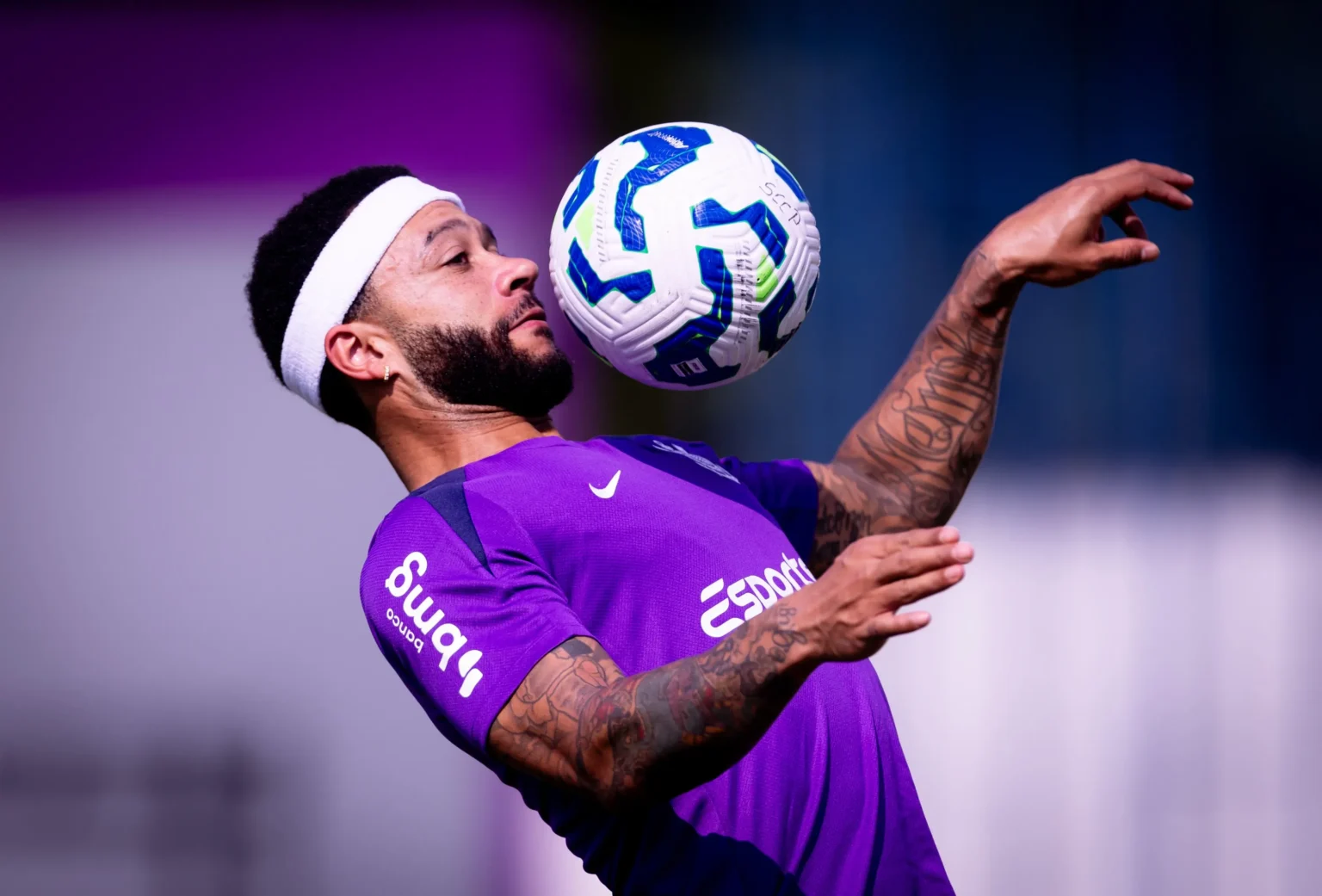 Corinthians: Memphis se reapresenta após ausência justificada por imprevisto no Rio