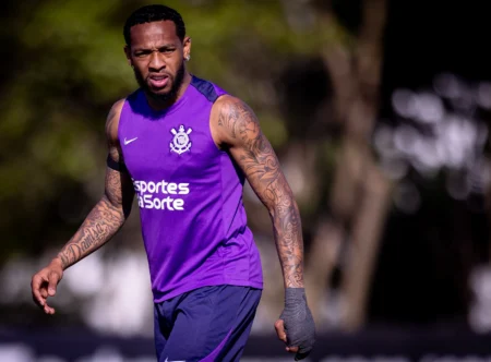 Corinthians Puni Martínez por Ausências em Treinos Corinthians Puni Martínez por Ausências em Treinos