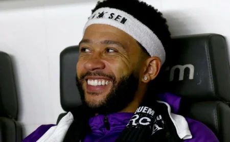 Corinthians avalia punir Memphis Depay por flagrante de risadas no banco contra o Santos Corinthians avalia punir Memphis Depay por flagrante de risadas no banco contra o Santos