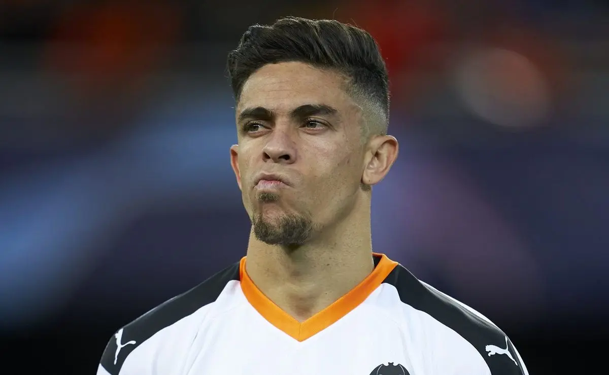 Corinthians coloca Gabriel Paulista na mira, mas ganha vantagem sobre o Fenerbahçe pelo zagueiro