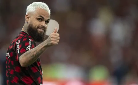 Corinthians descarta Michael após sondagem e avalia atacante do Flamengo fora dos planos Corinthians descarta Michael após sondagem e avalia atacante do Flamengo fora dos planos
