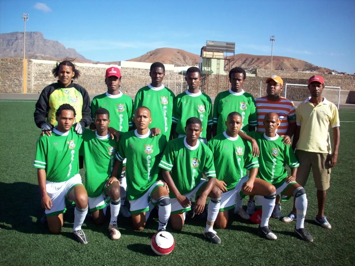 Corinthians e o time estreante em Copa com passado verde e laços com seu "irmão"