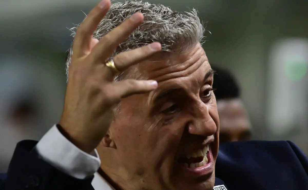 Crespo Evalua Proibir Empréstimos no São Paulo Após Reviravolta de Sabino Crespo Evalua Proibir Empréstimos no São Paulo Após Reviravolta de Sabino
