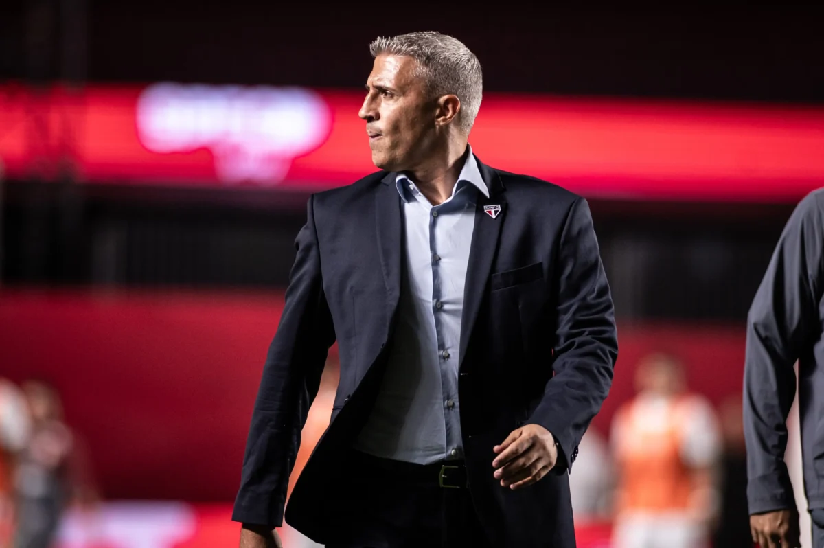 Crespo elogia elenco tricolor após triunfo e adia planos para 2026 no São Paulo: Não sei se fico Crespo elogia elenco tricolor após triunfo e adia planos para 2026 no São Paulo: "Não sei se fico"