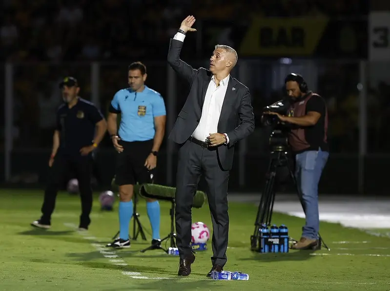 Crespo vê momento delicado no São Paulo e exige autocrítica: Estamos fazendo tudo como antes? Crespo vê momento delicado no São Paulo e exige autocrítica: "Estamos fazendo tudo como antes?"