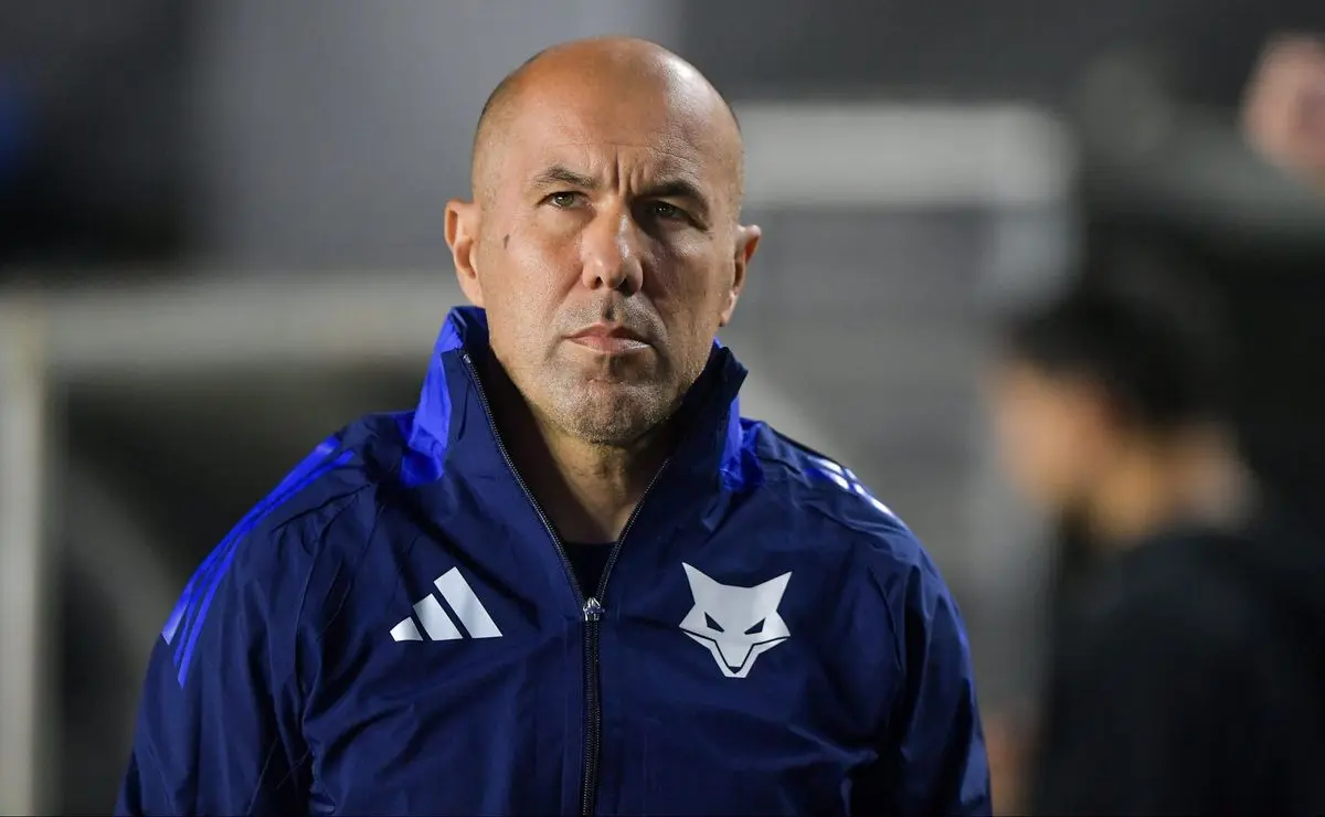 Cruzeiro precisa vencer 8 dos 11 jogos e torcer por tropeços de Palmeiras e Flamengo para vencer o Campeonato Brasileiro. Cruzeiro precisa vencer 8 dos 11 jogos e torcer por tropeços de Palmeiras e Flamengo para vencer o Campeonato Brasileiro.