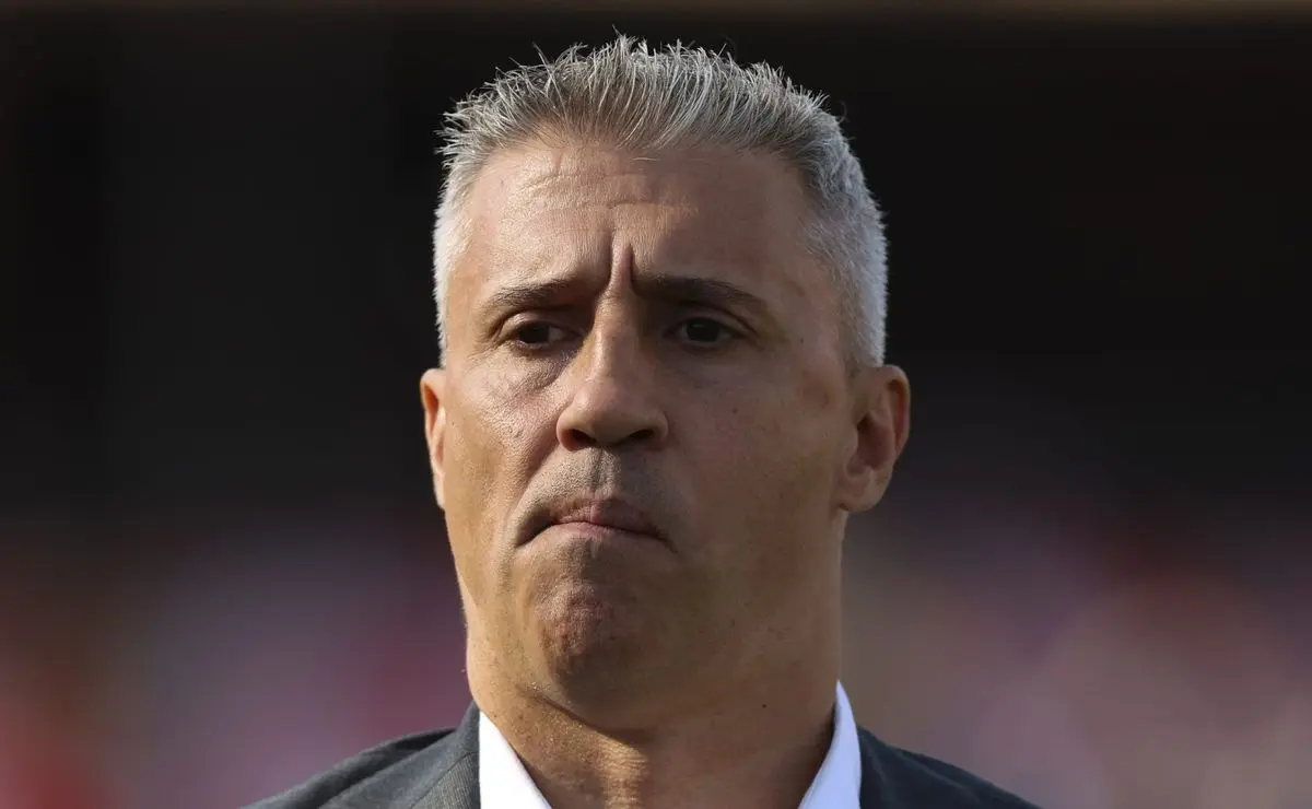 Decisões de Crespo Não Surtem Efeito e São Paulo é Derrotado pelo Grêmio no Brasileirão Decisões de Crespo Não Surtem Efeito e São Paulo é Derrotado pelo Grêmio no Brasileirão
