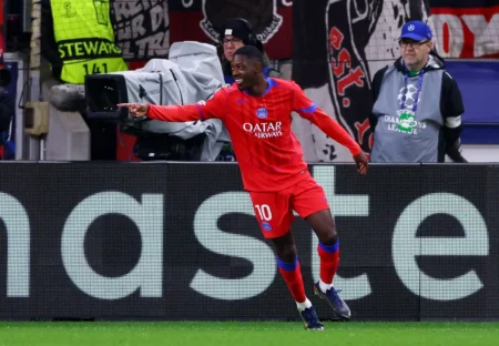 Dembélé deseja que Mbappé ganhe a Bola de Ouro centenária e solidária: Ele merece Dembélé deseja que Mbappé ganhe a Bola de Ouro centenária e solidária: "Ele merece"