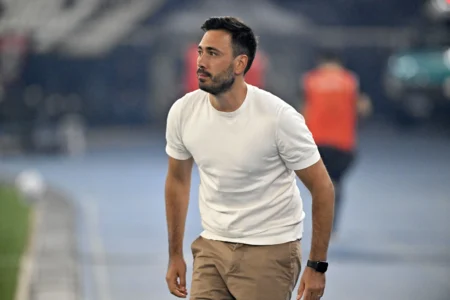 Dificuldade do Botafogo explica Davide: "Quando nosso artilheiro tem quatro gols tem problema"