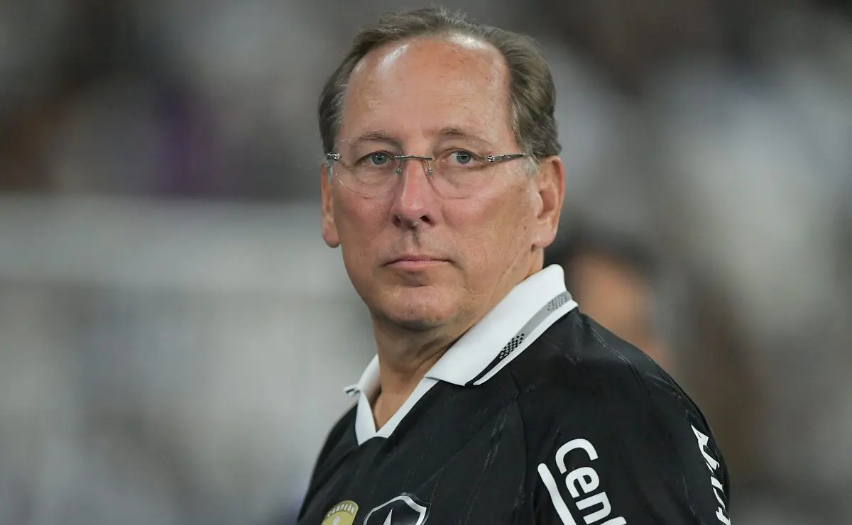 **Divergências entre Textor e elenco do Botafogo sobre premiação do Mundial de Clubes.**